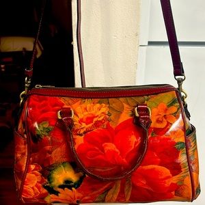 bag with a strap and a place for your drinks and in good condition